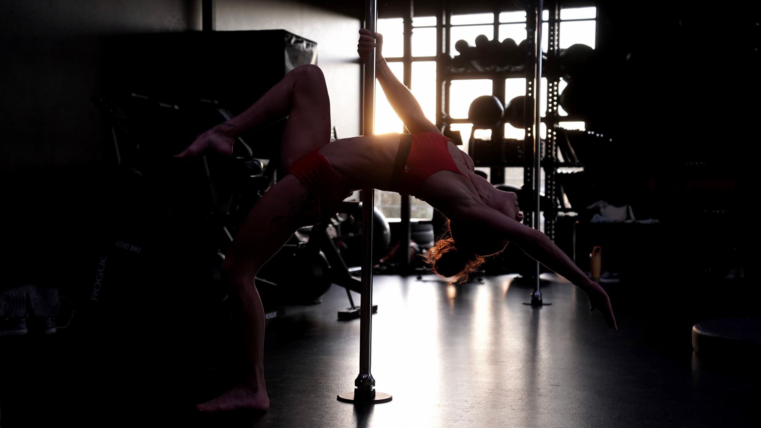 POLE DANCE